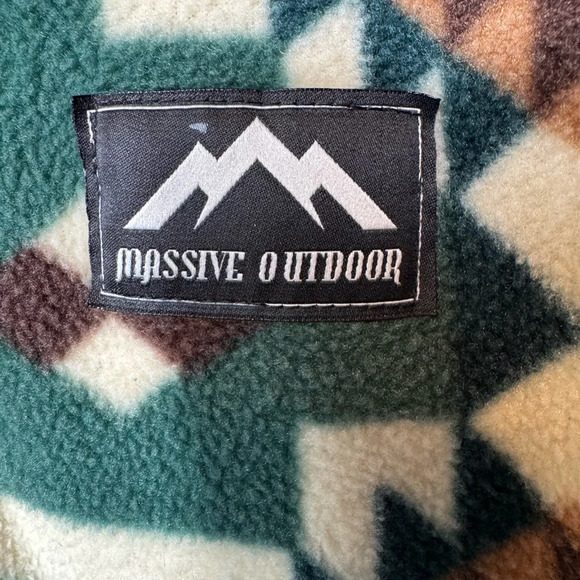 Massive Outdoors Fleece Long Sleeve Hooded Top Kangaroo Pocket Aztec Size Small - Picture 2 of 9